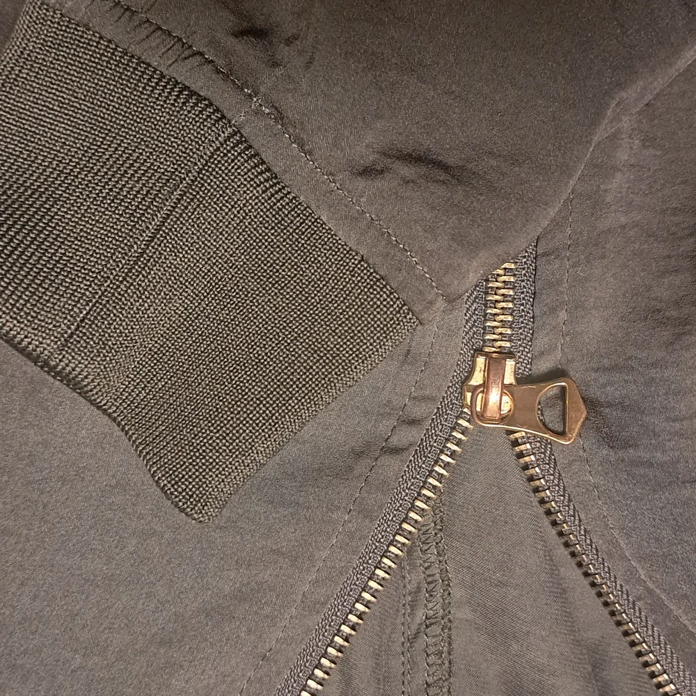 Hreen Zip-Up Jacket - Picture 3 of 4